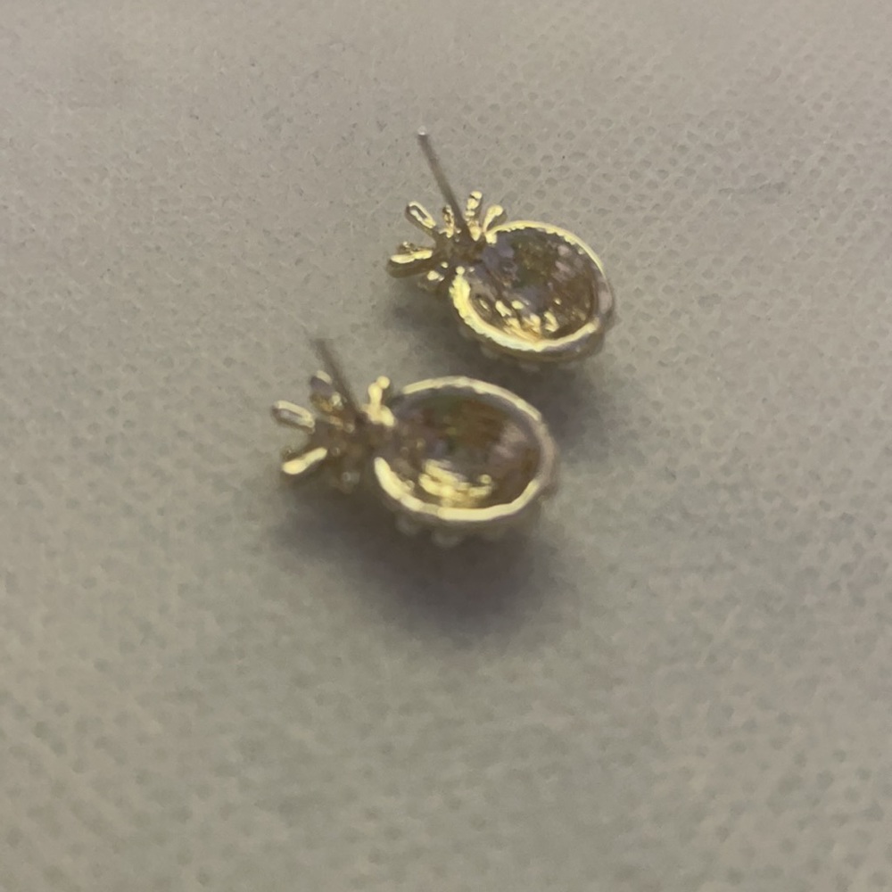 Pineapple pearl earrings - Picture 8 of 8